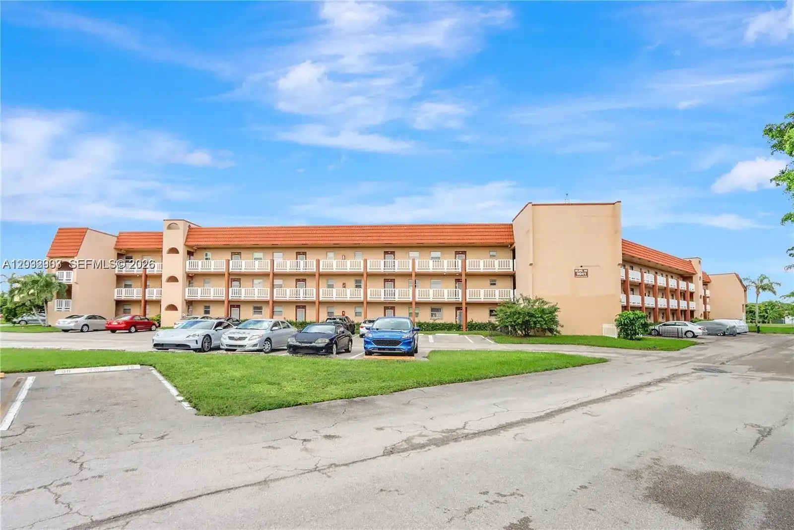 9041 Sunrise Lakes Blvd # 106, Sunrise FL 33322