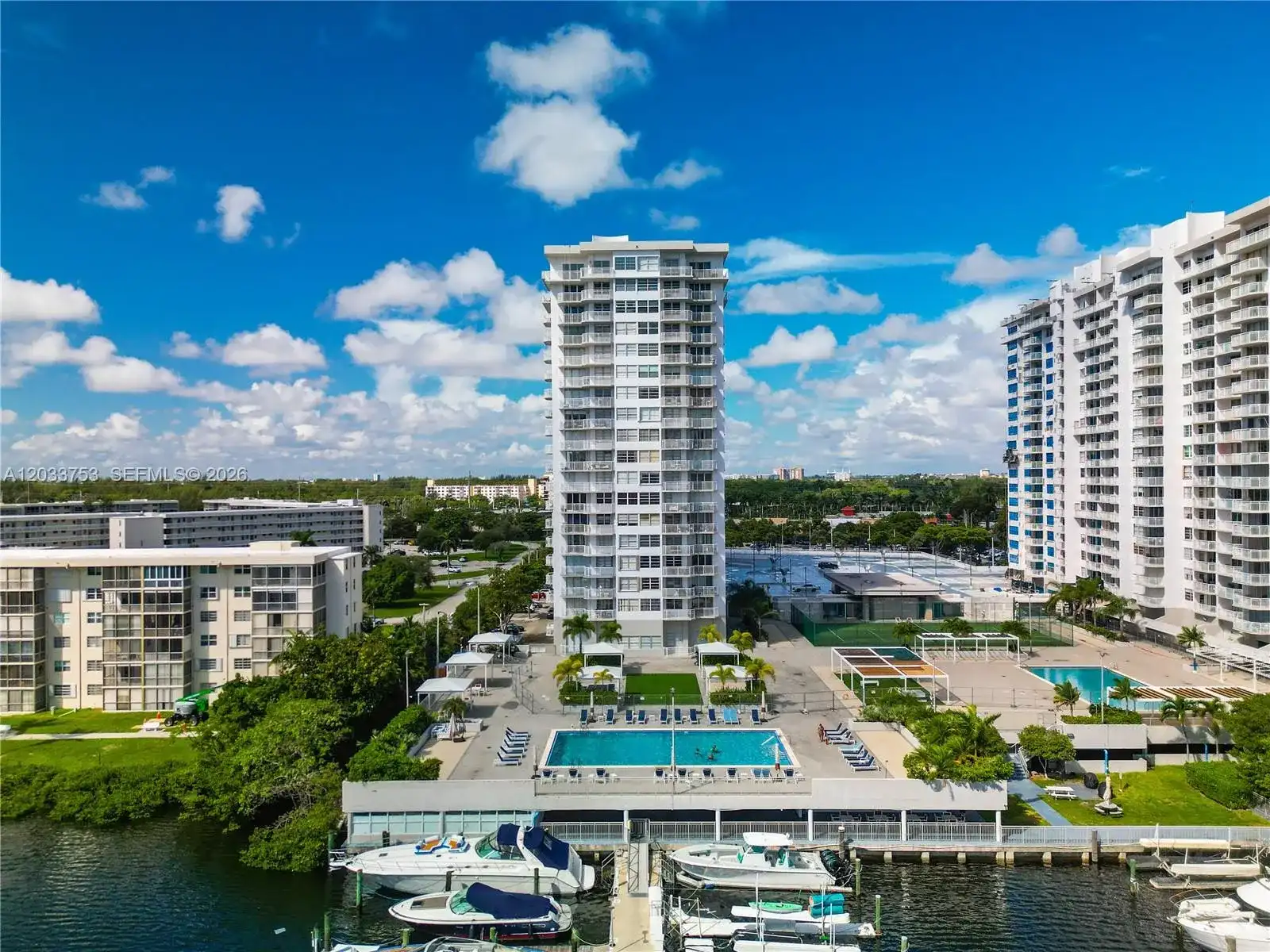 18011 Biscayne Blvd # 902, Aventura FL 33160