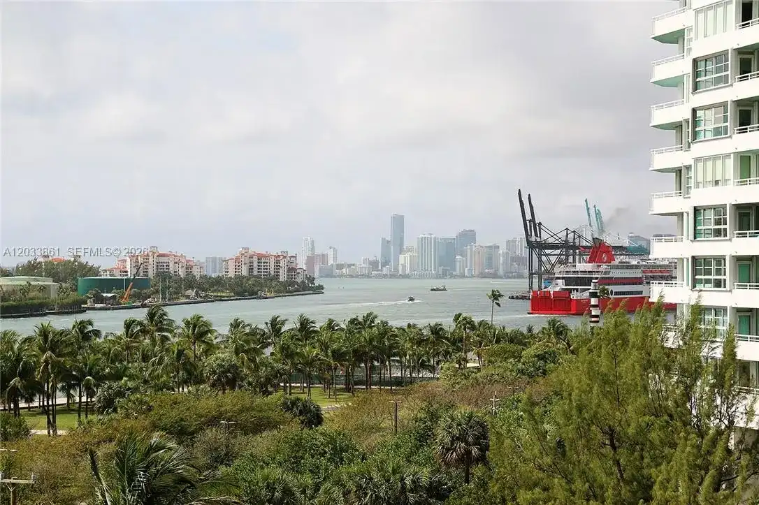 100 S Pointe Dr # 601, Miami Beach FL 33139