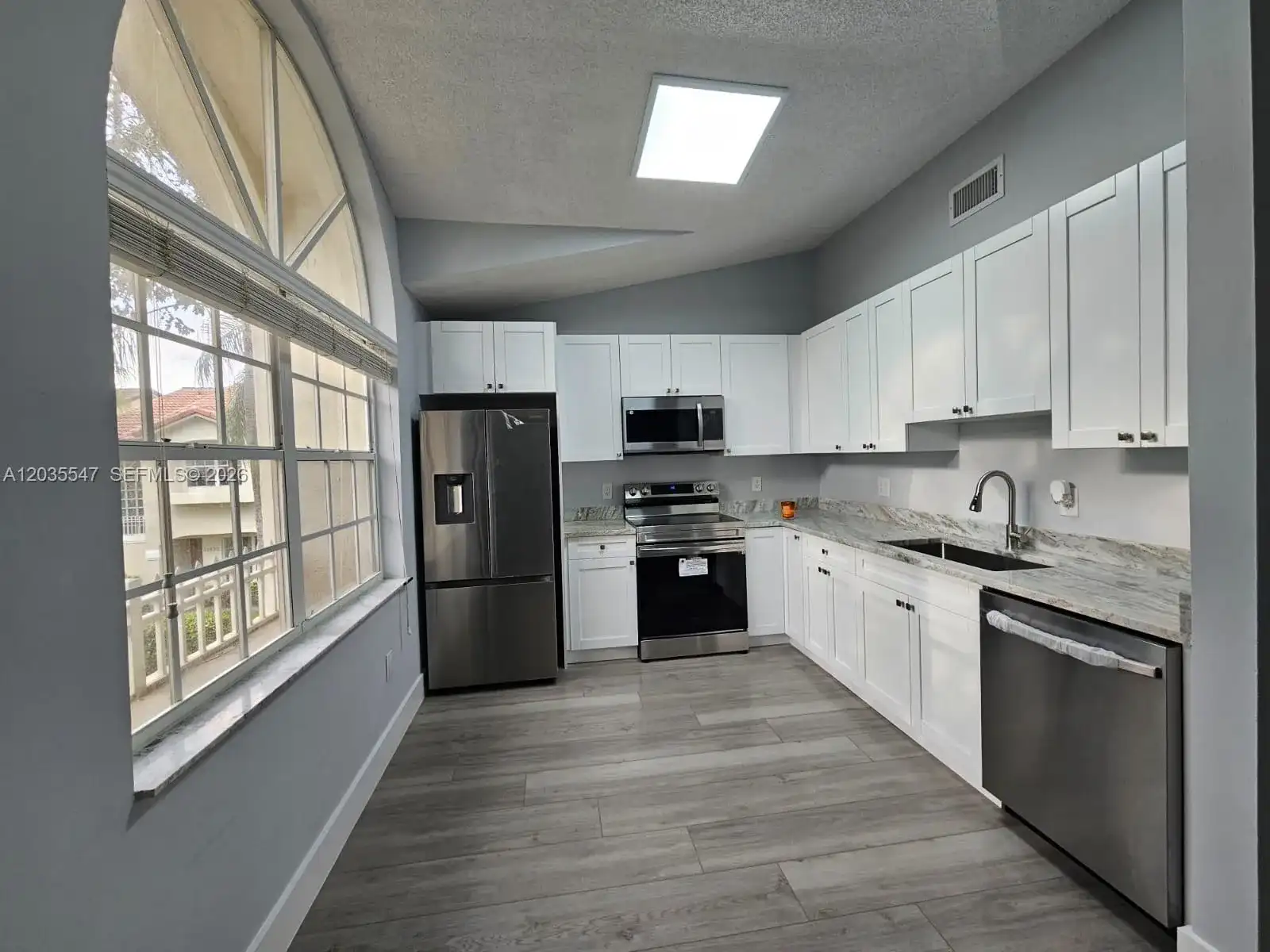 10823 NW 3rd Ct, Pembroke Pines FL 33026