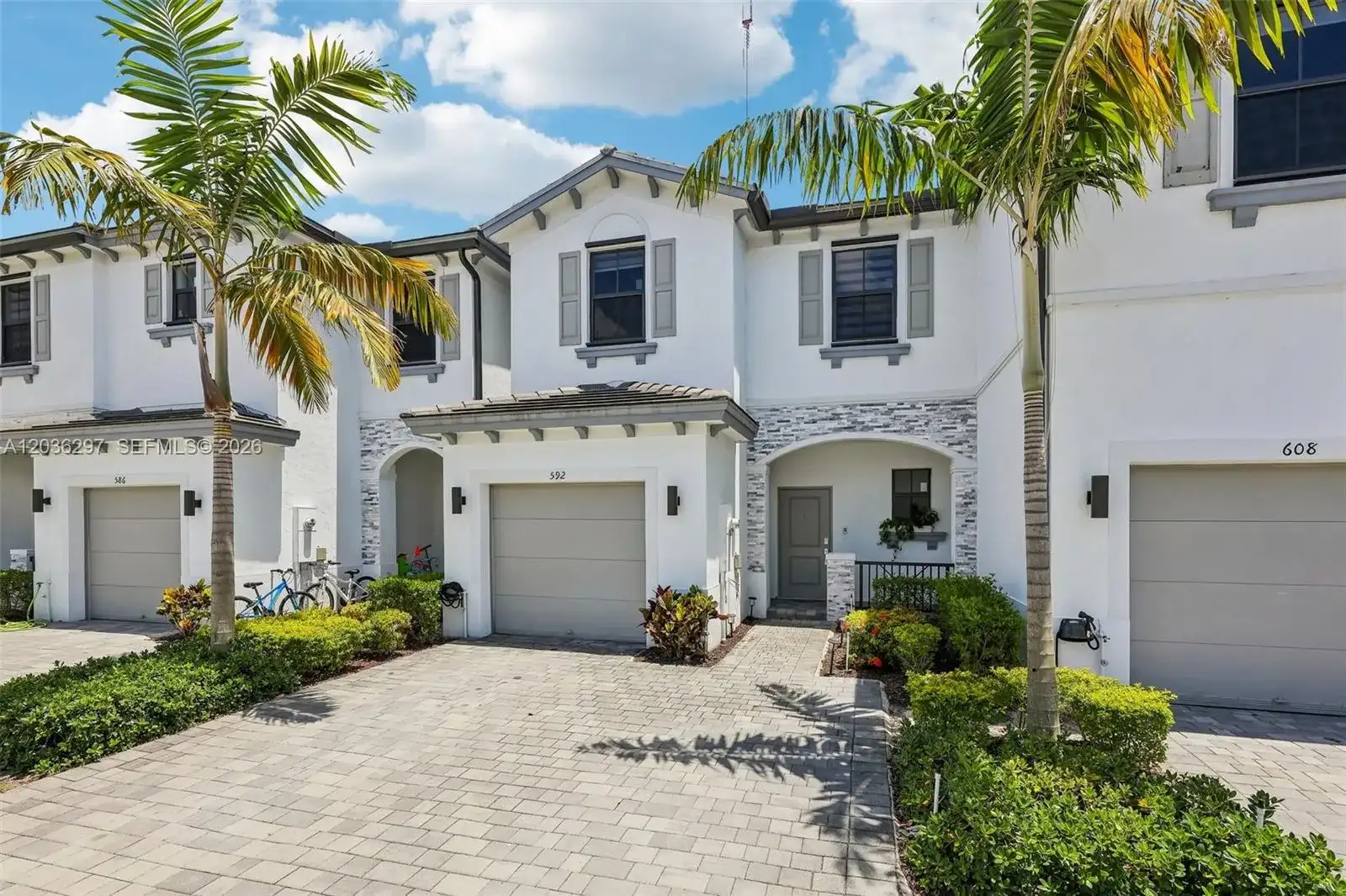 592 NW 203rd Ter, Miami Gardens FL 33169