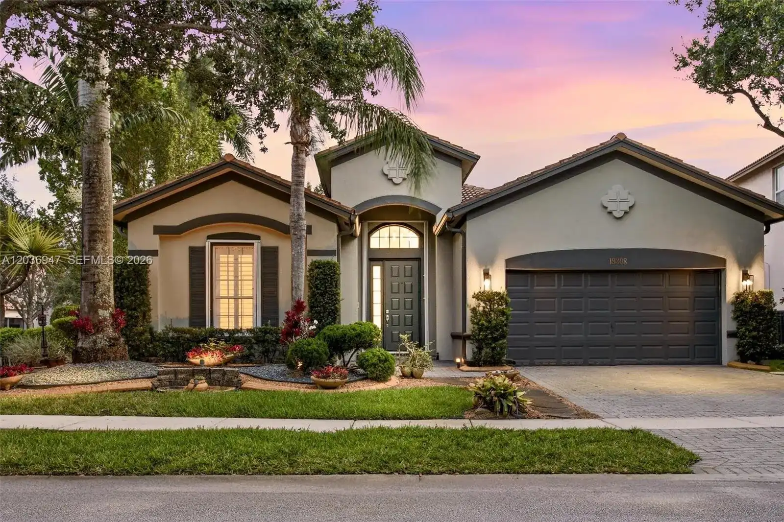 19308 Stonebrook St, Weston FL 33332