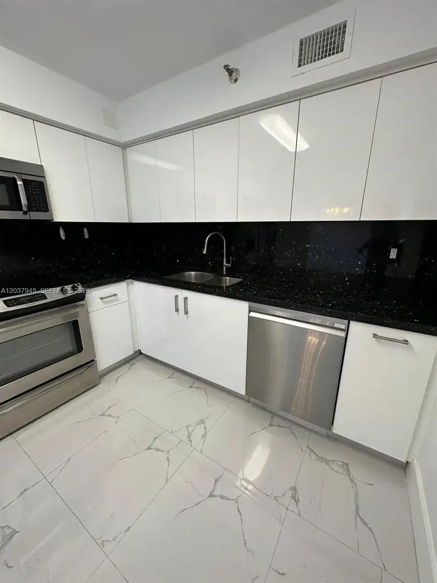 3530 Mystic Pointe Dr # 3208, Aventura FL 33180