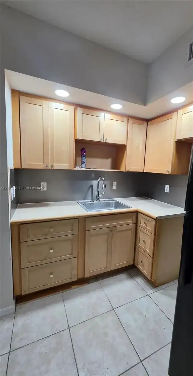 2630 SW 28th St # 14, Miami FL 33133