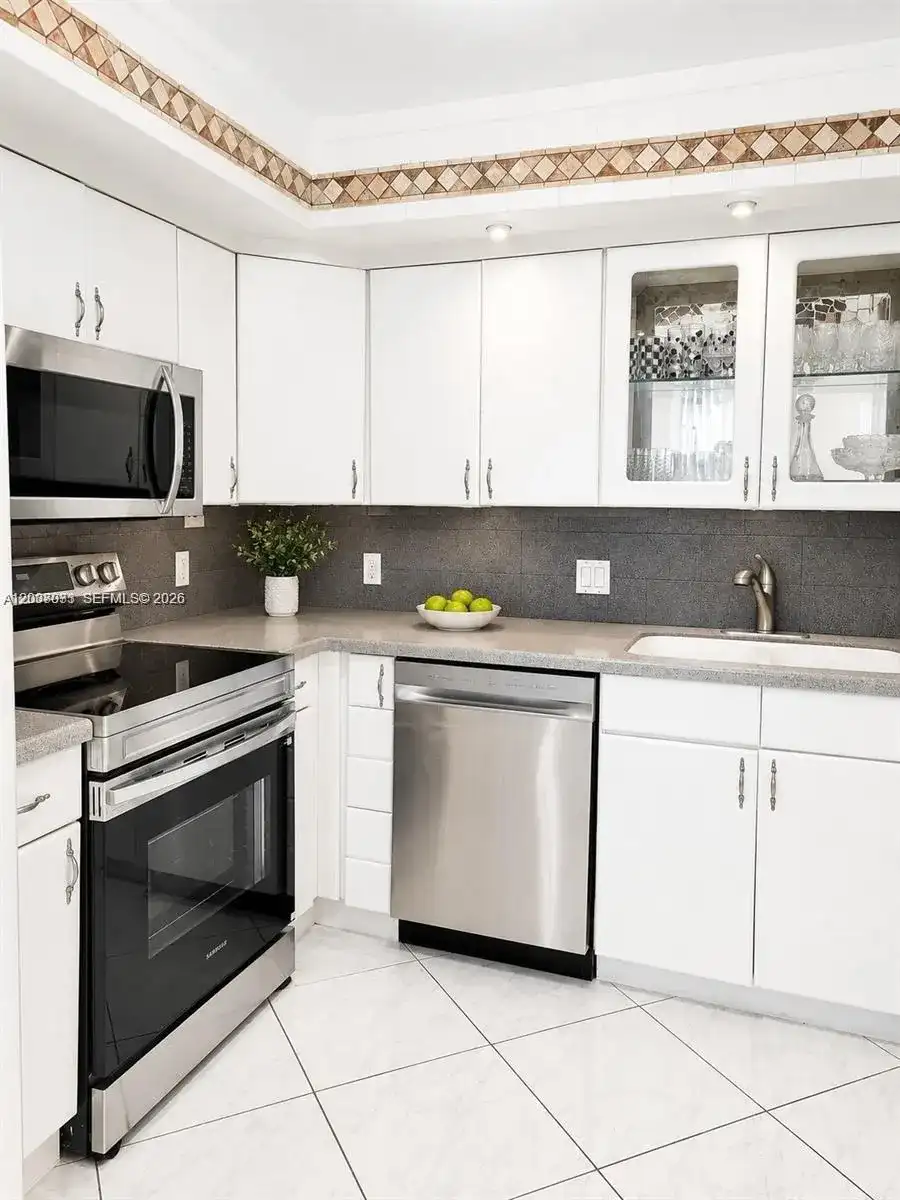 2050 Newcastle C # 2050, Boca Raton FL 33434