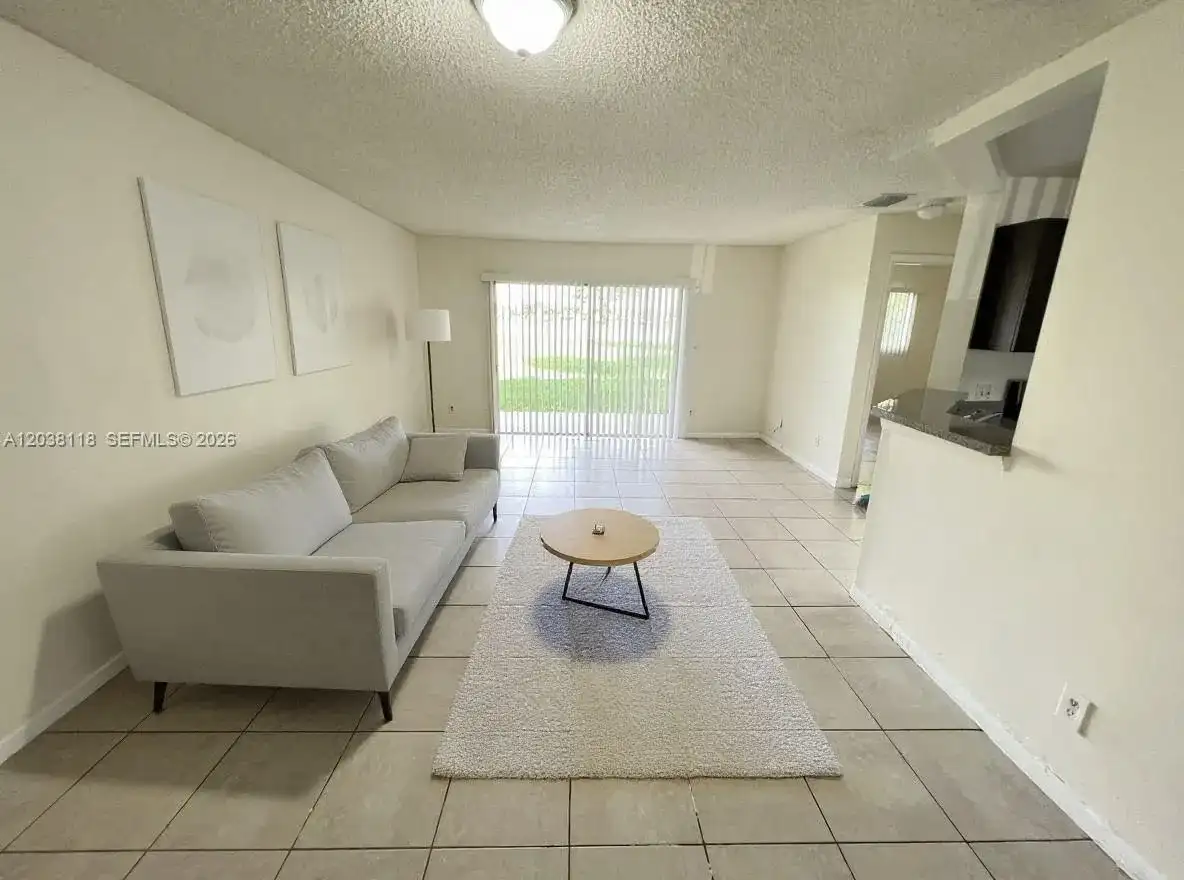 3417 NW 44th St # 104, Oakland Park FL 33309
