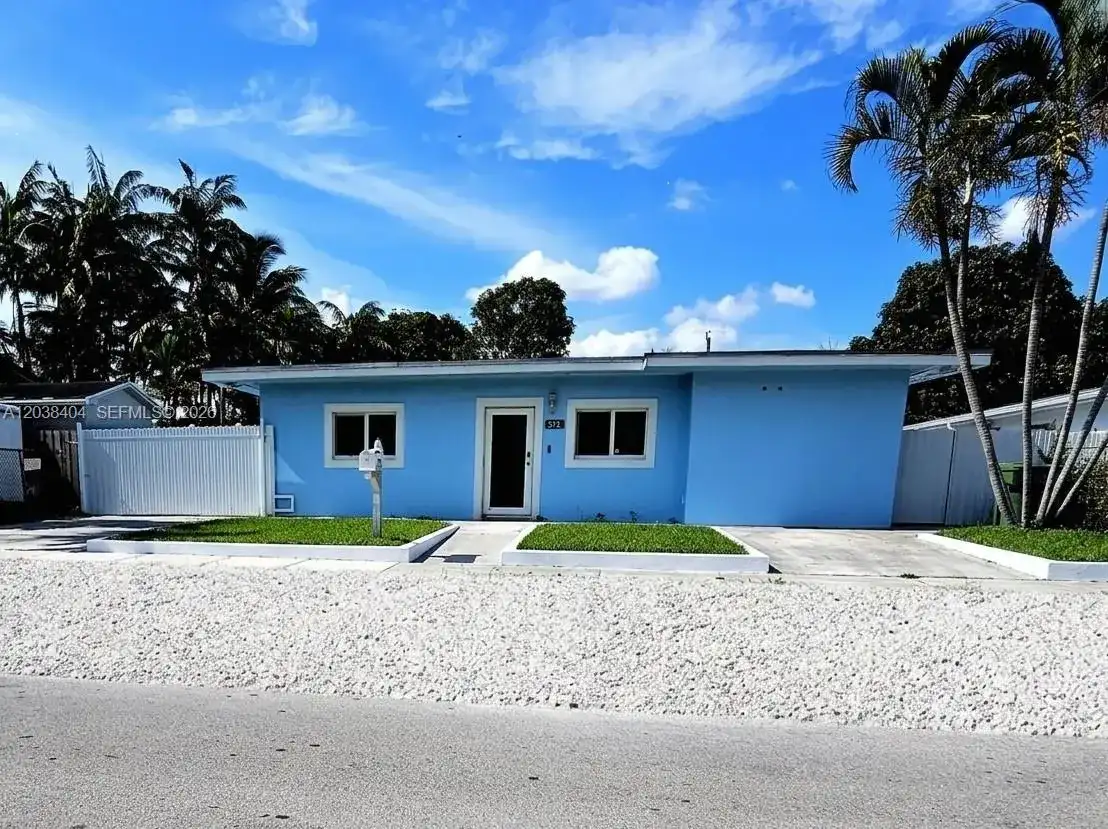 572 E 38th St, Hialeah FL 33013