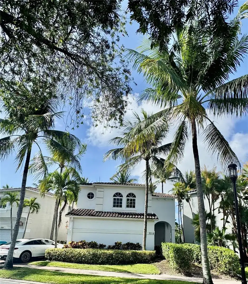 3016 NE 210th St, Aventura FL 33180