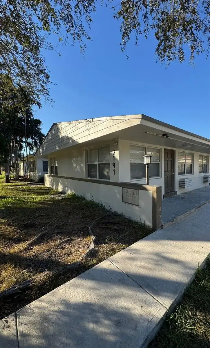 2191 NE 167th St # 1, North Miami Beach FL 33162