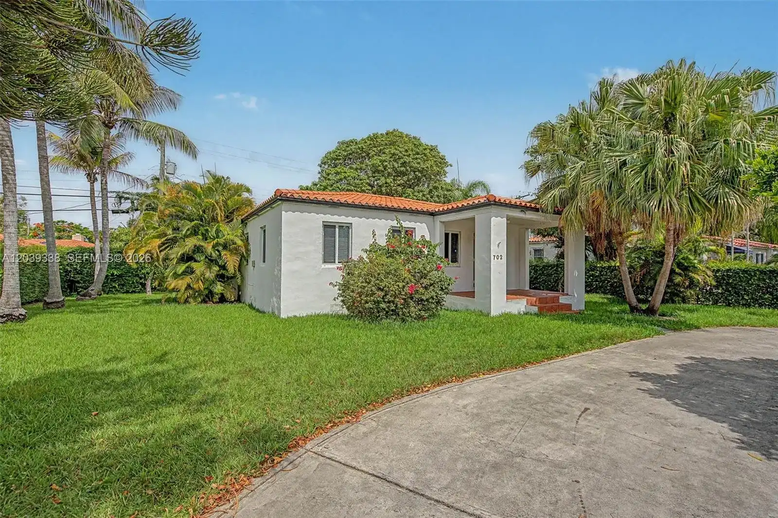702 Boabadilla, Coral Gables FL 33134
