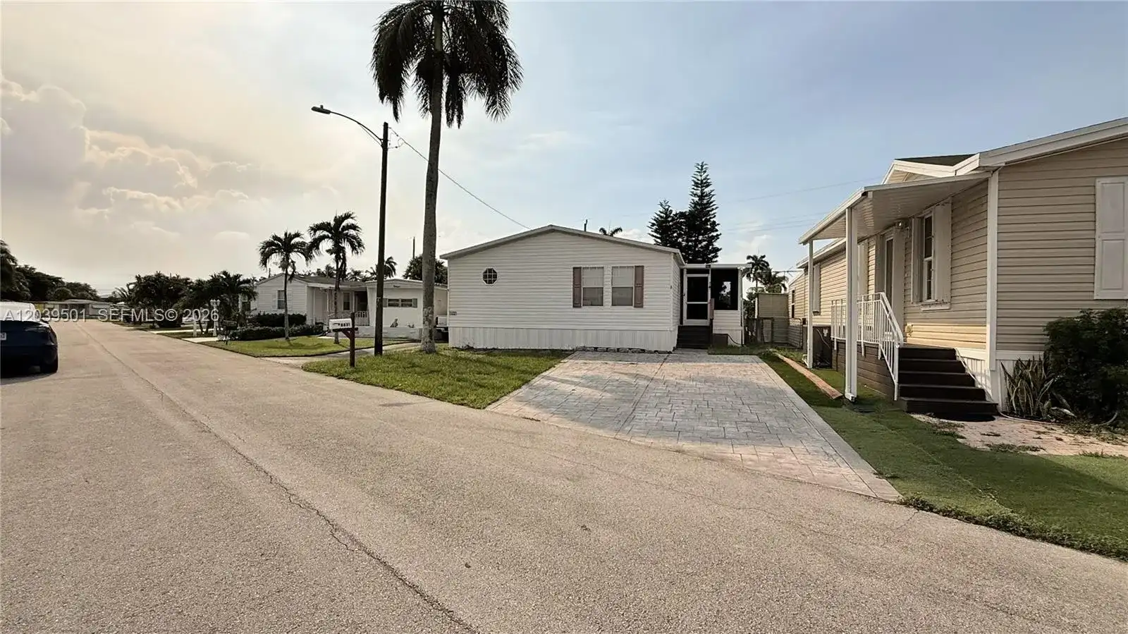 8631 SW 18th Pl, Davie FL 33324
