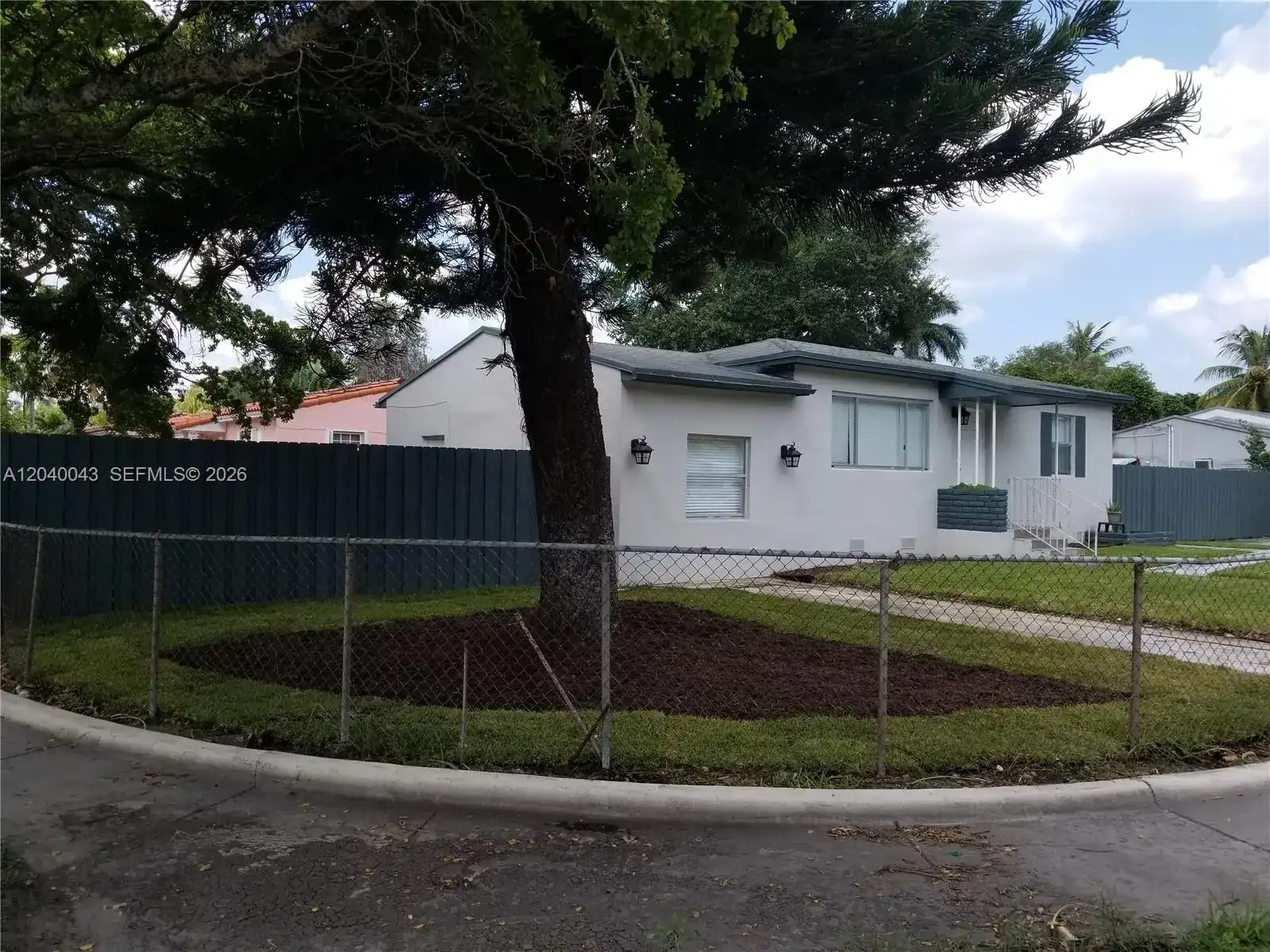 1201 NE 148th St # B, Miami FL 33161