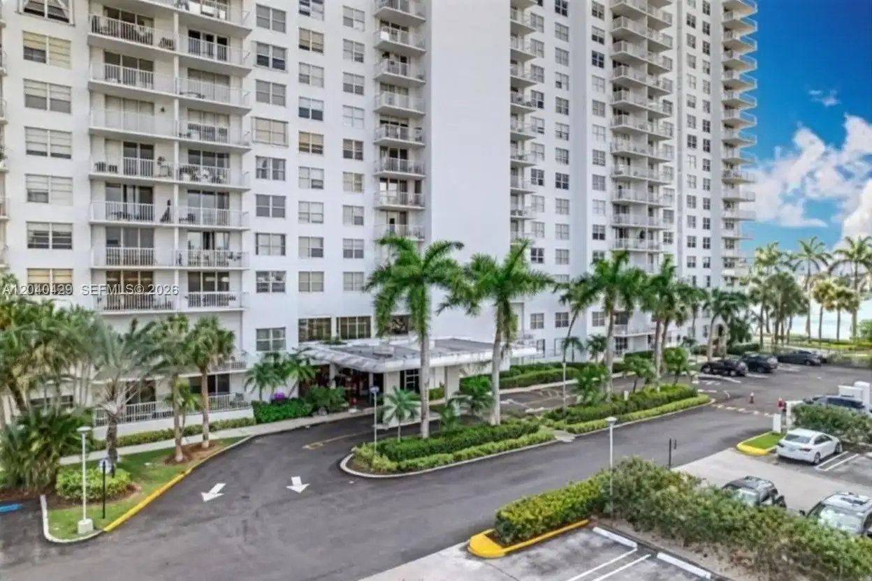 2801 NE 183rd St # 203W, Aventura FL 33160