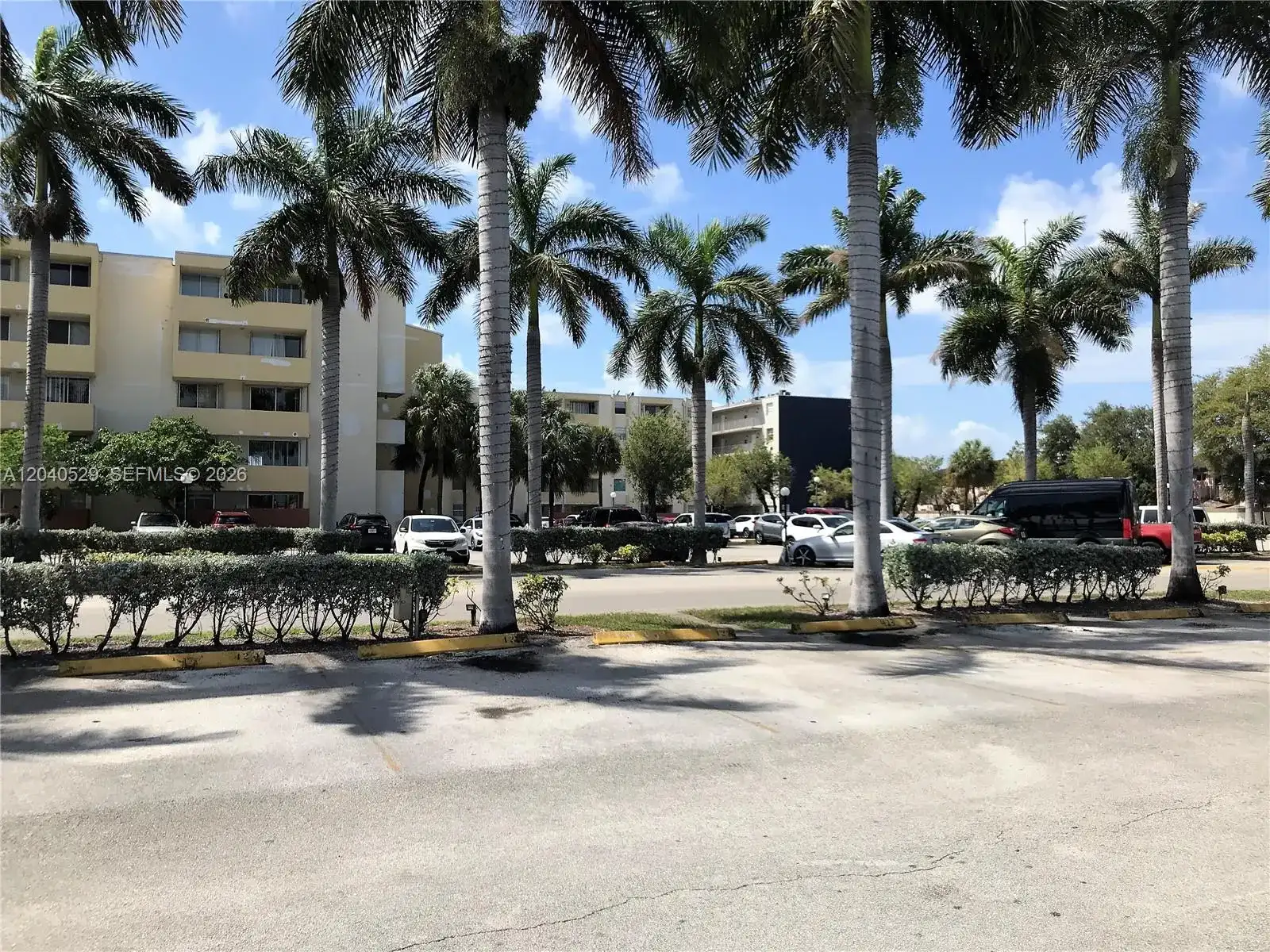 10000 NW 80 Ct # 2537, Hialeah Gardens FL 33016
