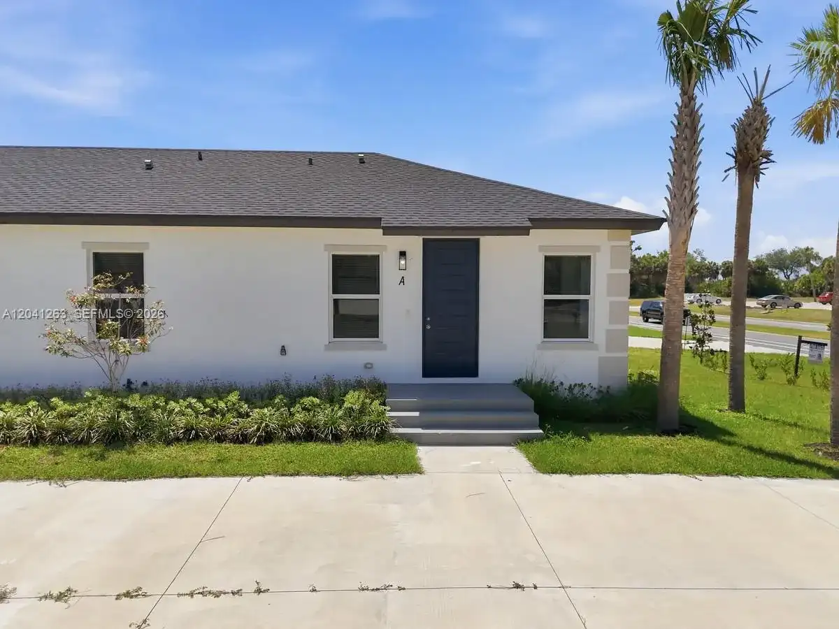 195 Rotonda Blvd W # A, Port Charlotte FL 33947