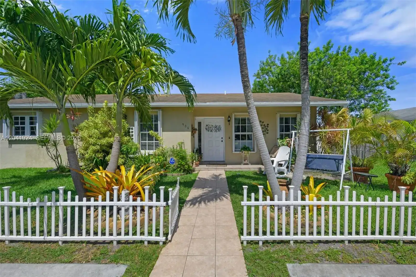 906 SW 8th Ave, Hallandale Beach FL 33009