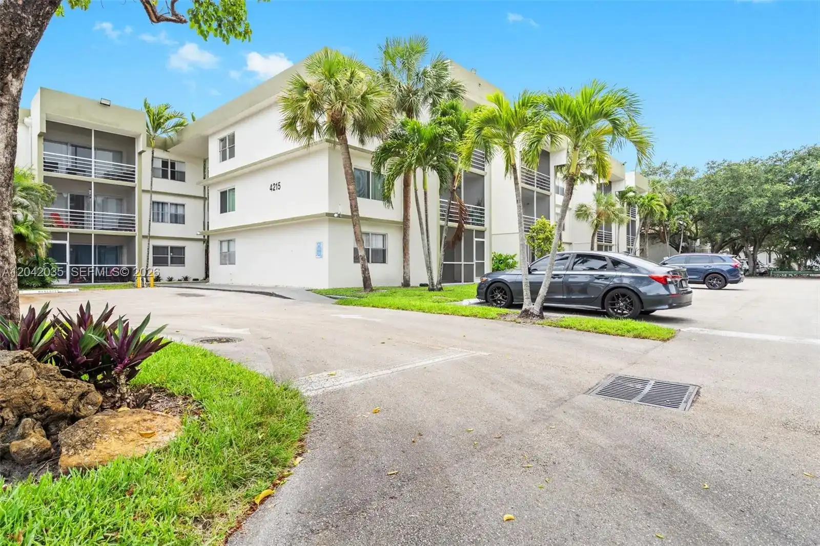 4215 N University Dr # 305, Sunrise FL 33351