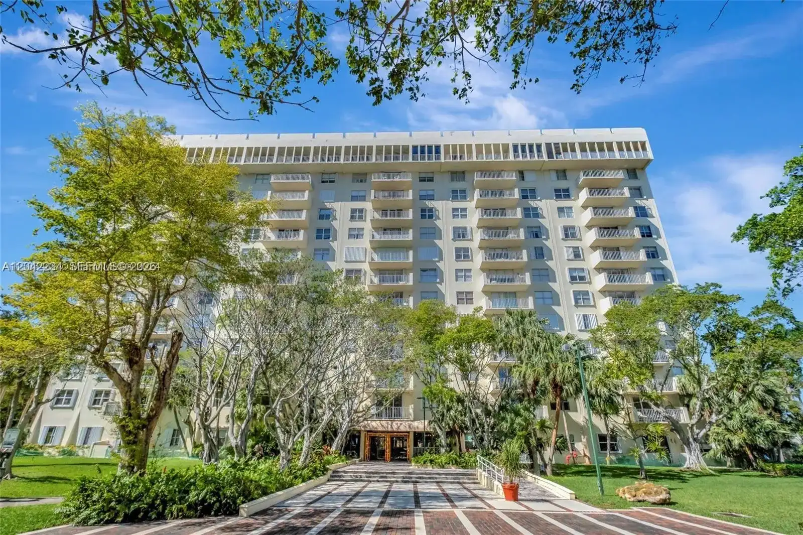 11111 Biscayne Blvd, Miami FL 33181