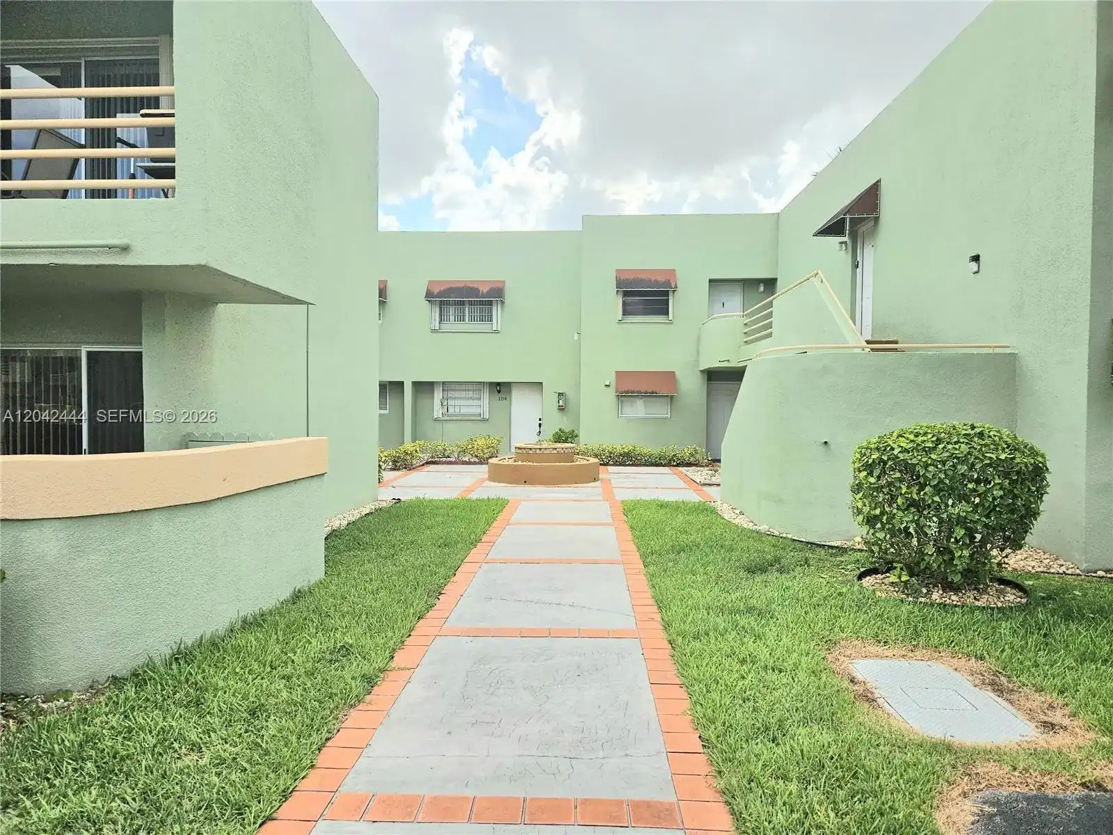 11071 NW 7th St # 15, Miami FL 33172