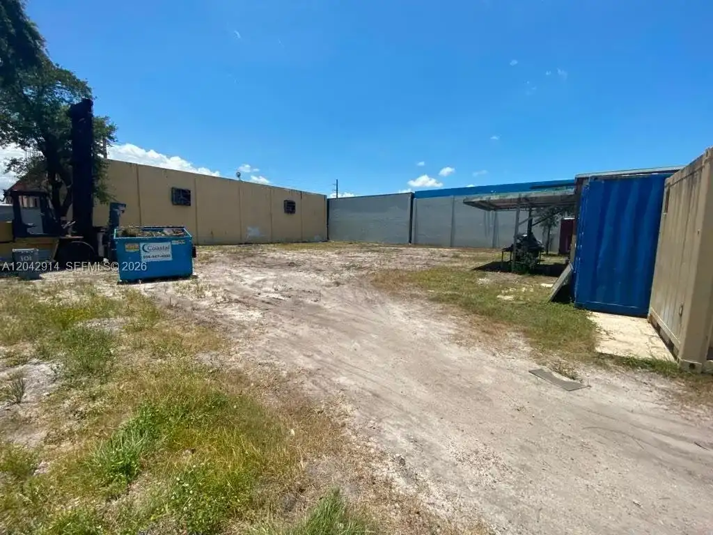 3367 NW 68th St, Miami FL 33147