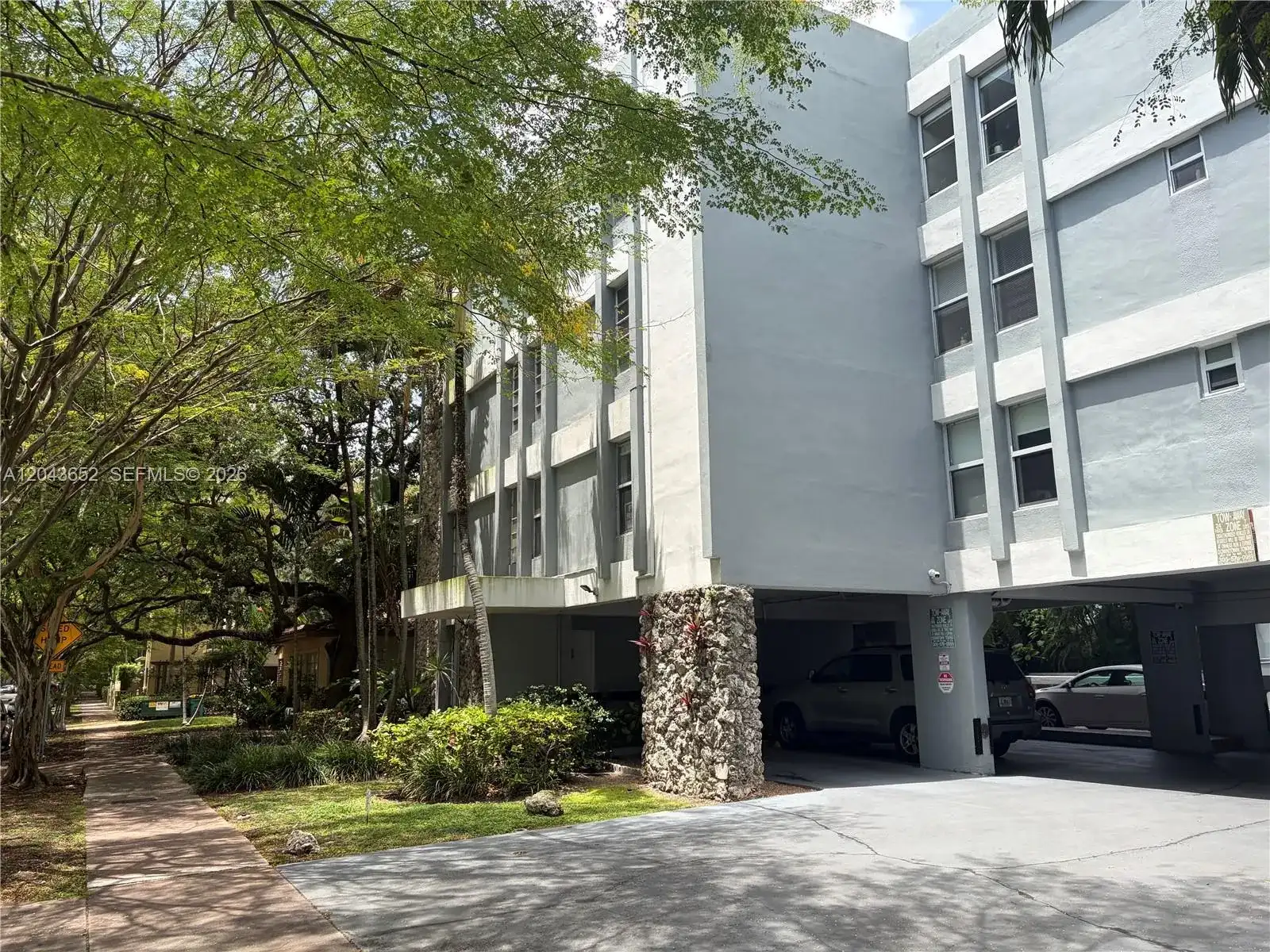 820 Salzedo St # 405, Coral Gables FL 33134