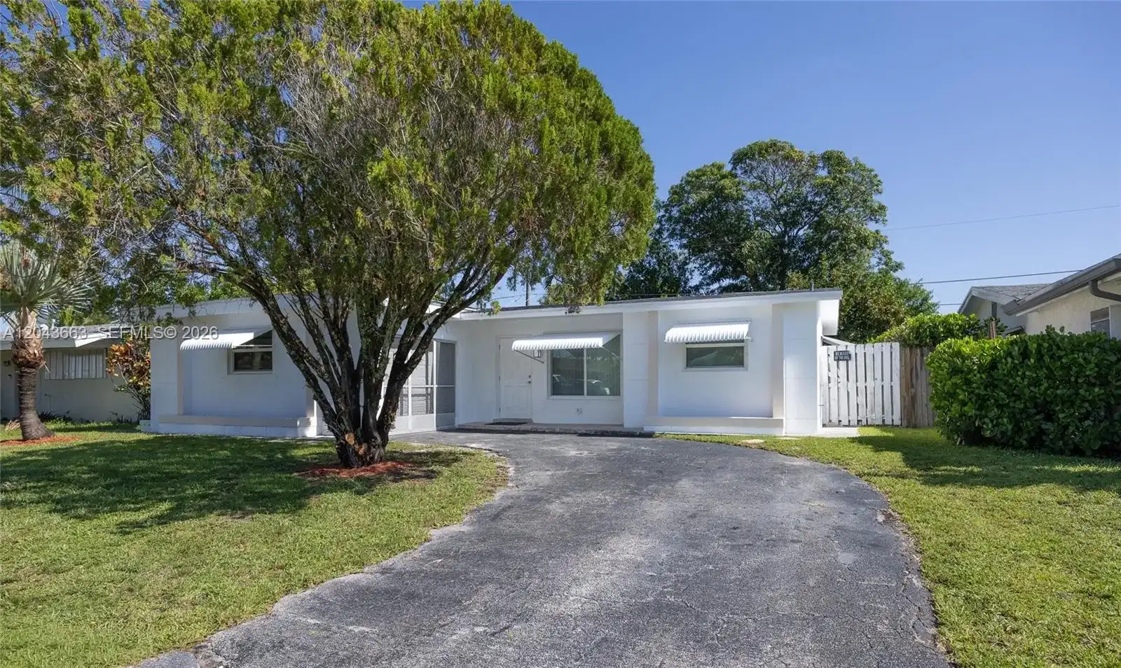 8571 NW 27th Pl, Sunrise FL 33322