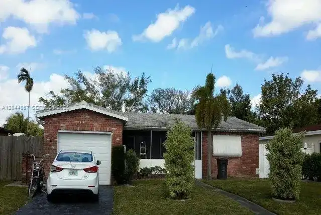 4721 NW 41st Pl, Lauderdale Lakes FL 33319