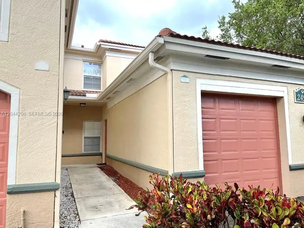 2490 Centergate Dr # 207, Miramar FL 33025