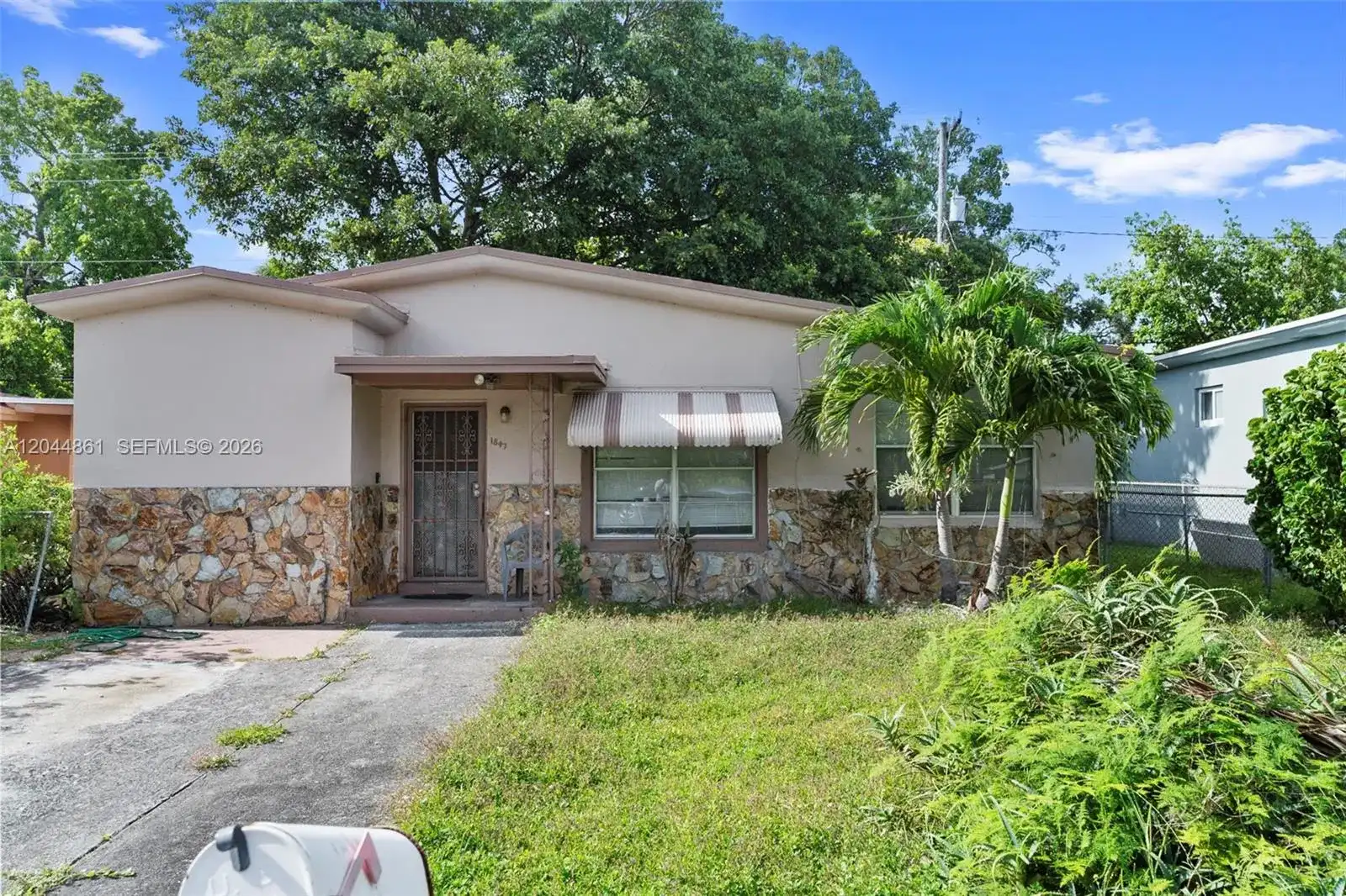 1847 NW 111th St, Miami FL 33167