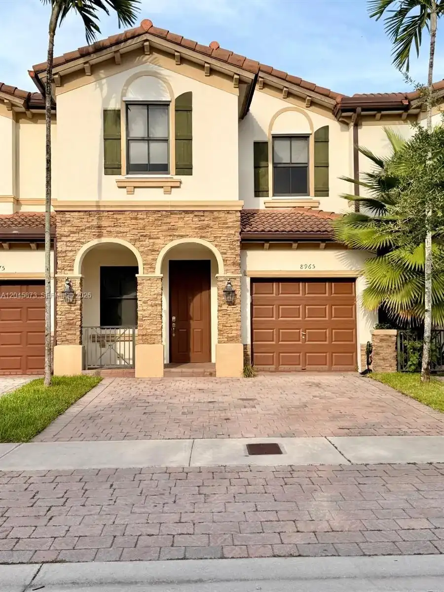 8965 NW 98th Ave, Doral FL 33178