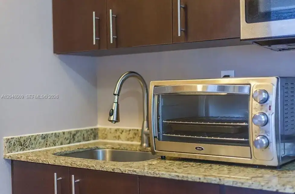 1752 NW 1st St # 1, Miami FL 33125