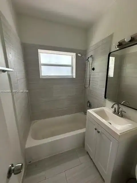 30 S Shore Dr # 4, Miami Beach FL 33141