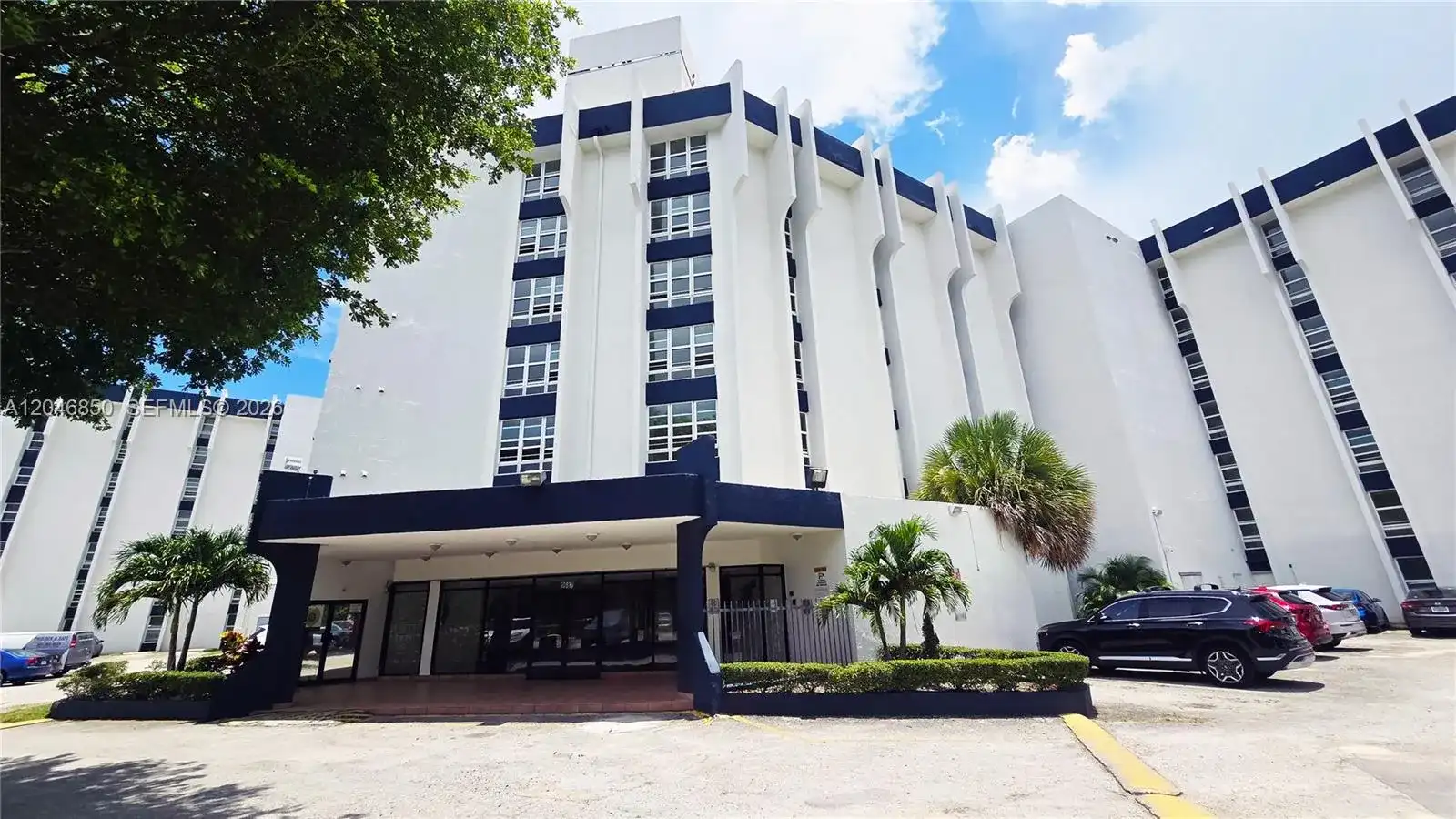 9682 Fontainebleau Blvd # 203, Miami FL 33172