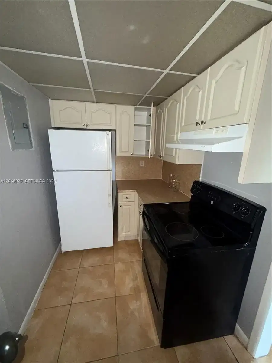 6960 Miami Gardens Dr # 431A, Hialeah FL 33015