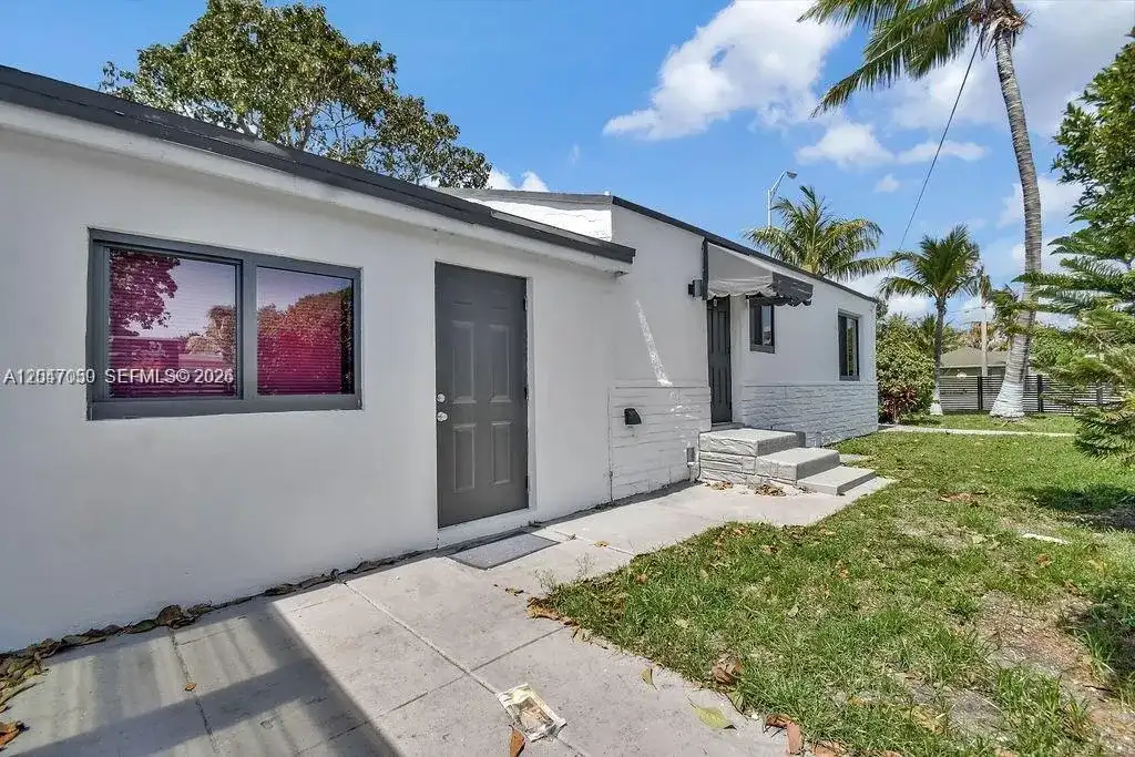 1102 NW 103rd St, Miami FL 33150