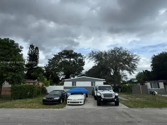 6351 Hayes St, Hollywood FL 33024