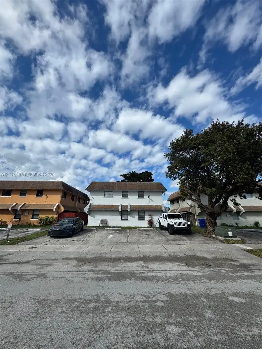 1741 SW 40th Ter, Fort Lauderdale FL 33317
