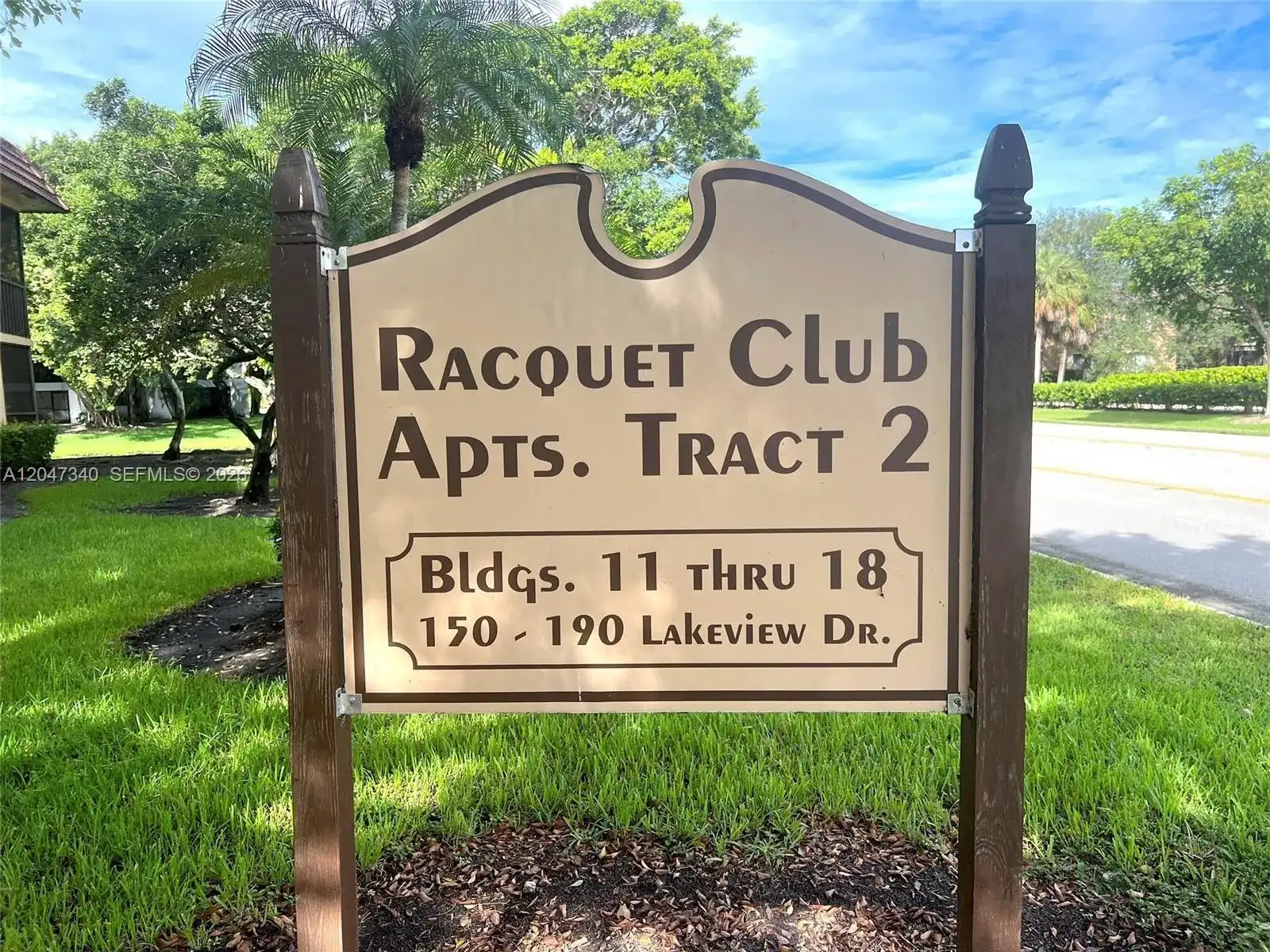 182 Lakeview Dr # 204, Weston FL 33326