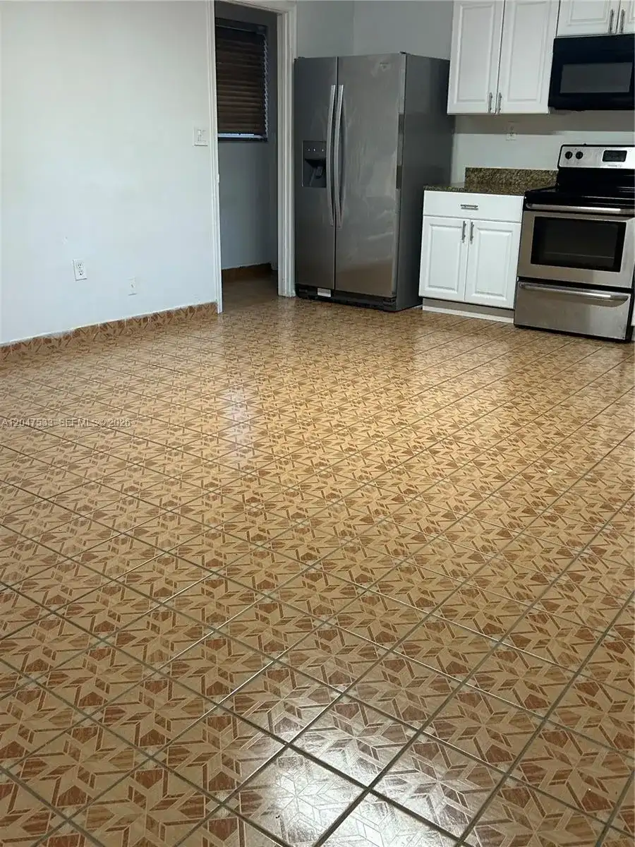 257 W 45th St # 2, Hialeah FL 33012