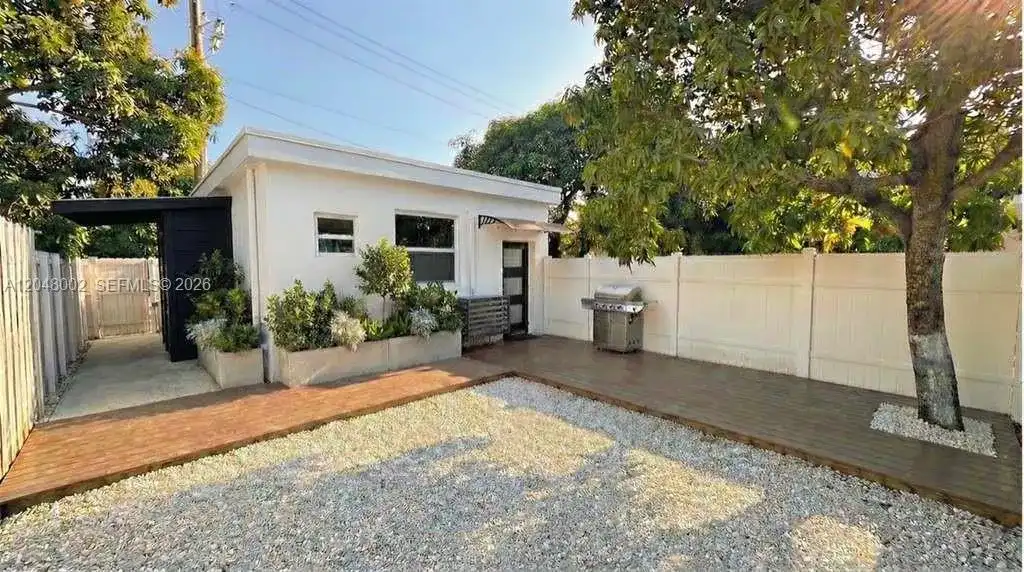 220 NW 126th St # B, North Miami FL 33168