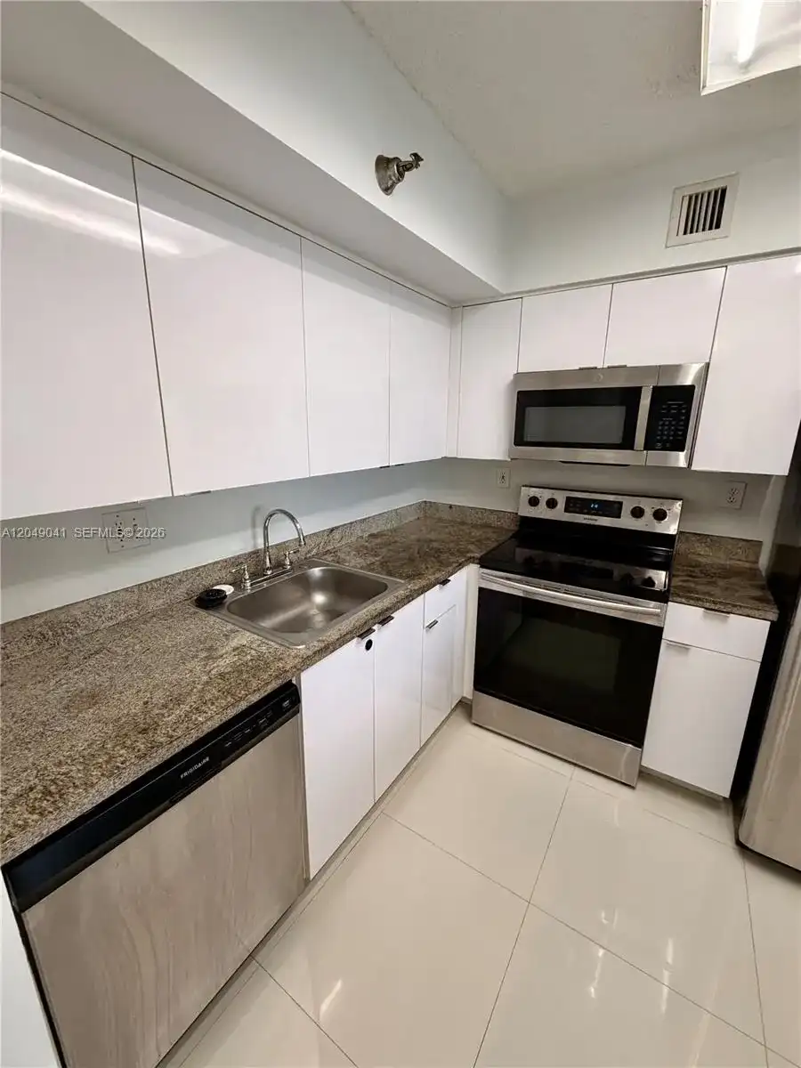 3300 NE 191st St # 404, Aventura FL 33180