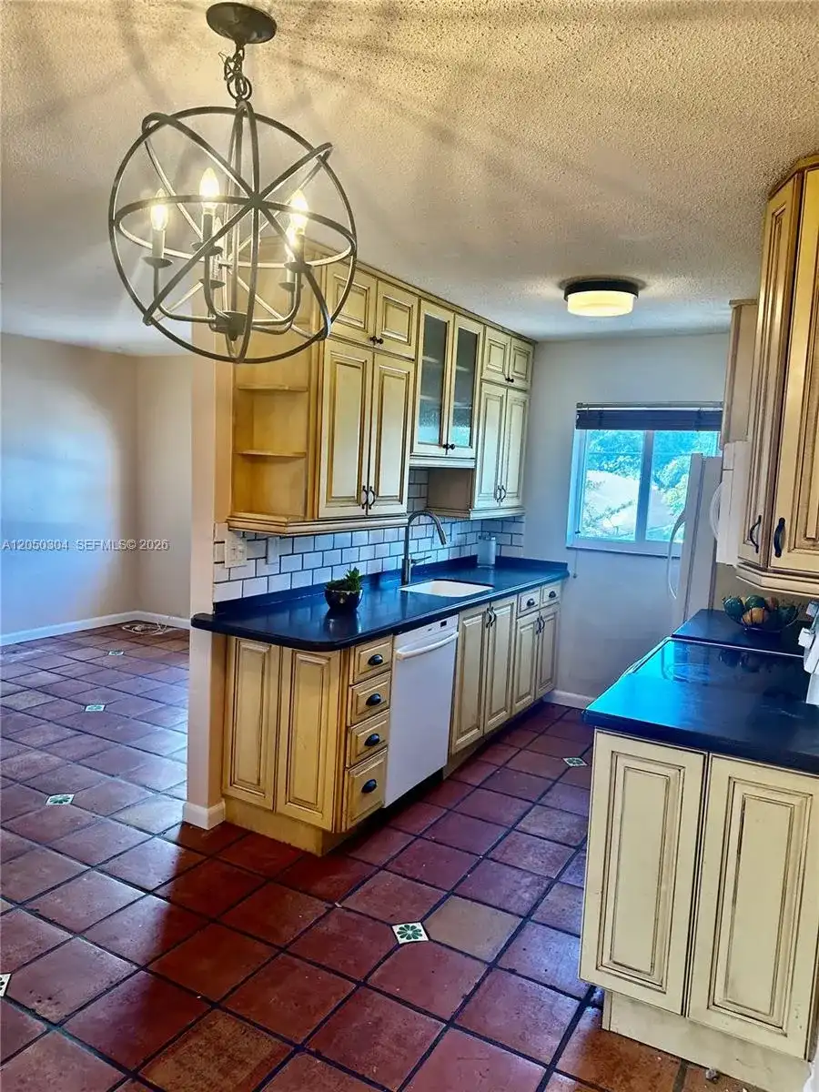 1733 Mayo St # 7, Hollywood FL 33020