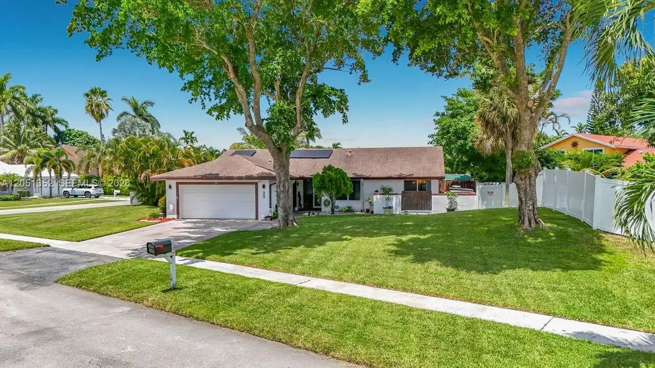 4201 NW 73rd Ave, Lauderhill FL 33319