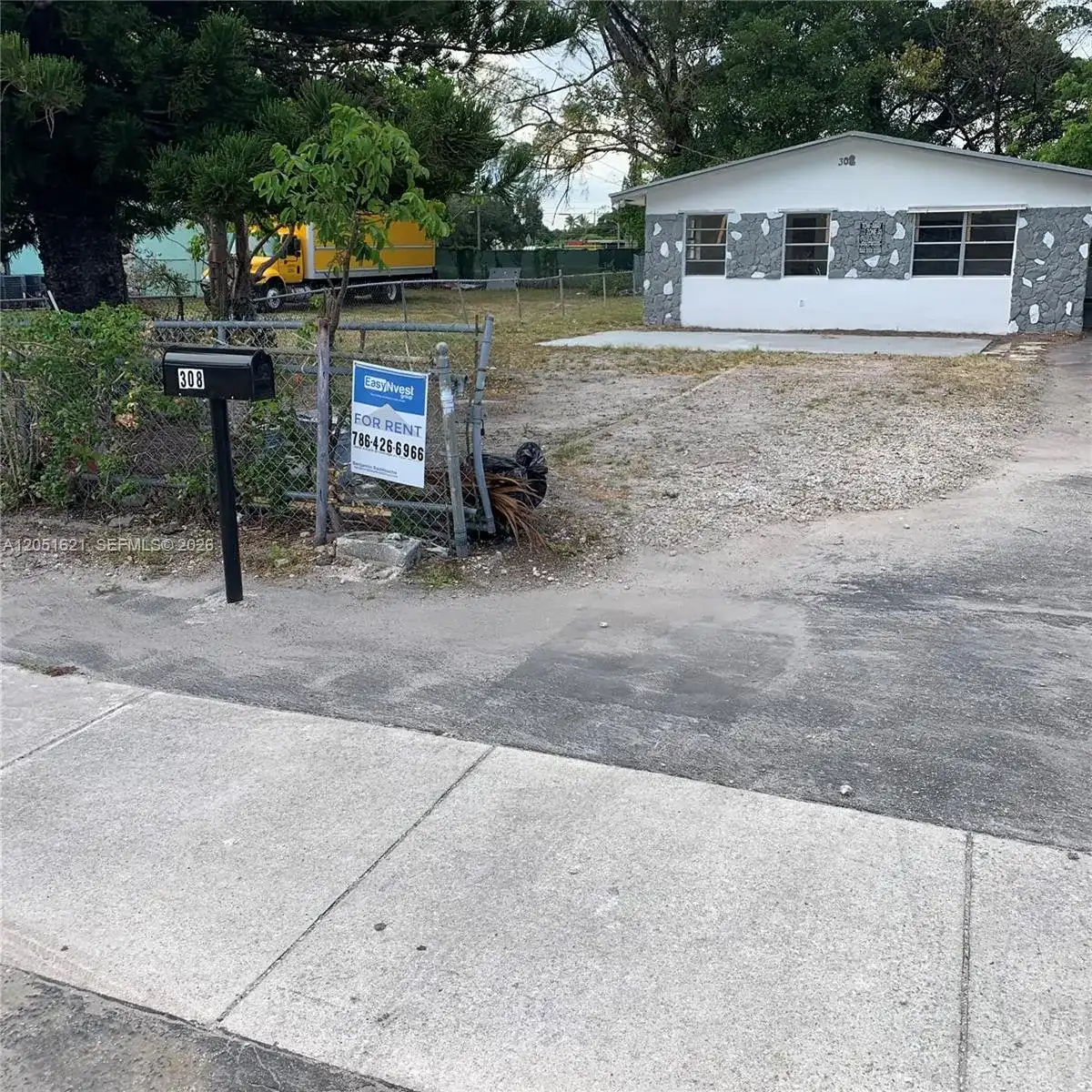 308 NW 9th St, Hallandale Beach FL 33009