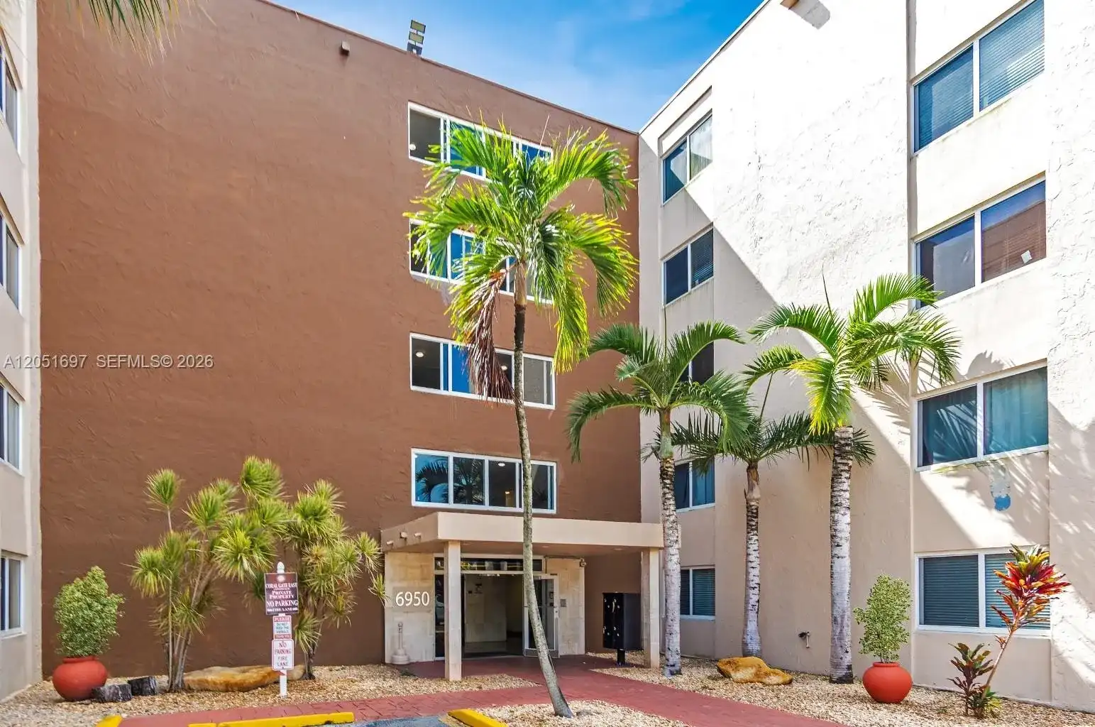 6950 Miami Gardens Dr # 501, Hialeah FL 33015