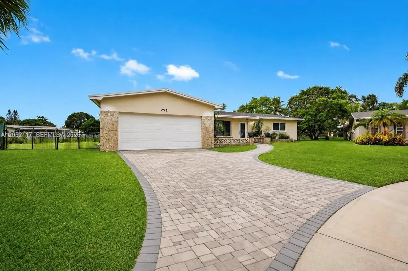 291 NW 93rd Ave, Pembroke Pines FL 33024