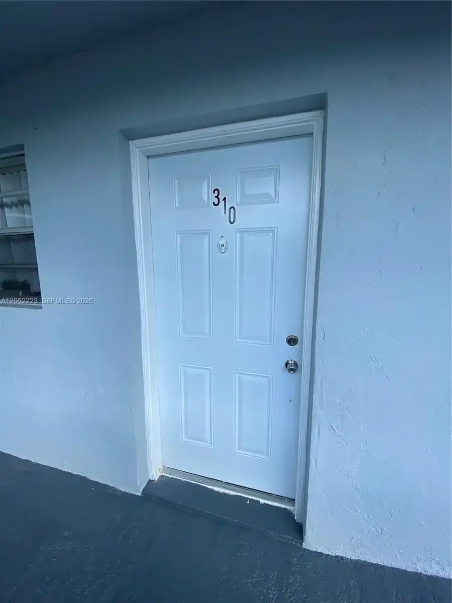 1755 W 60th St # D310, Hialeah FL 33012