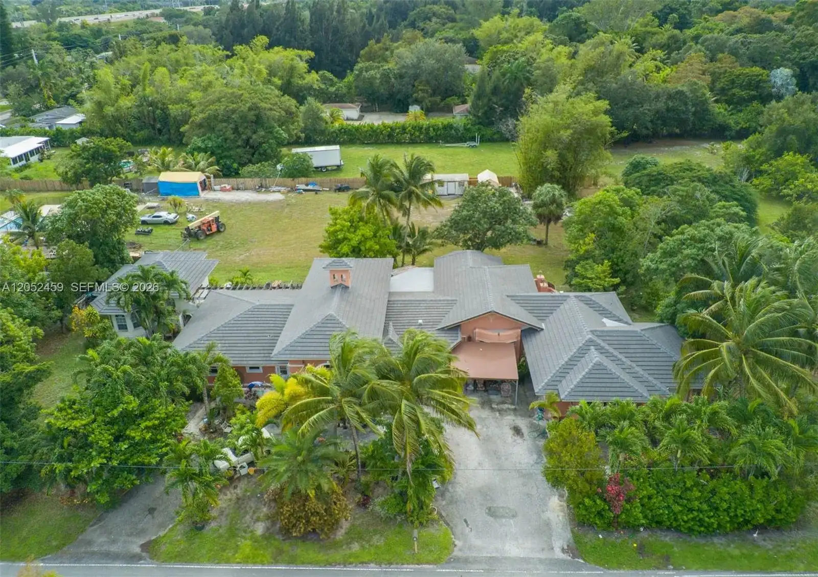 5400 Palm Tree Rd, Plantation FL 33317