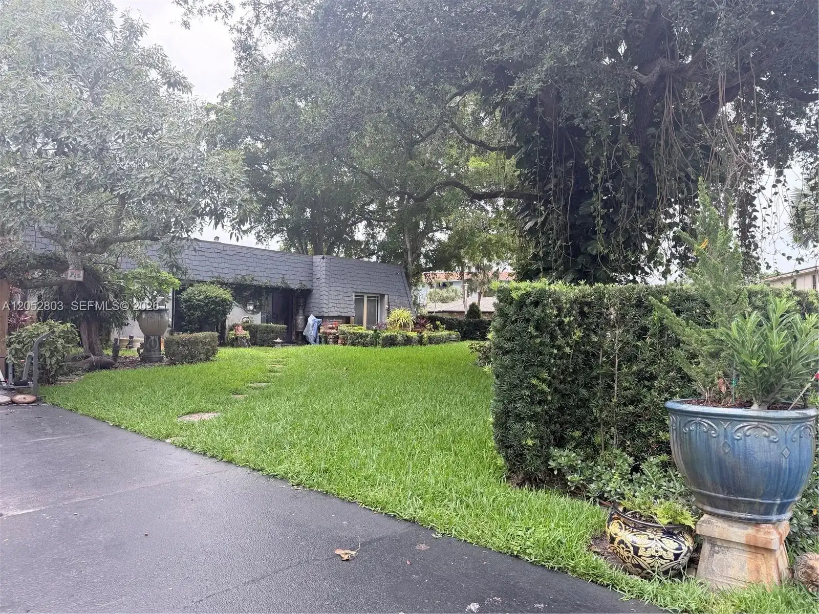 8541 N Lake Dasha Dr, Plantation FL 33324