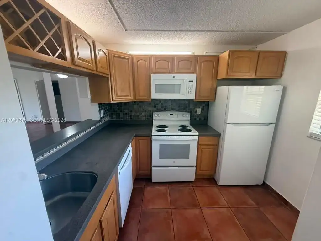 3399 Foxcroft Rd # 104, Miramar FL 33025
